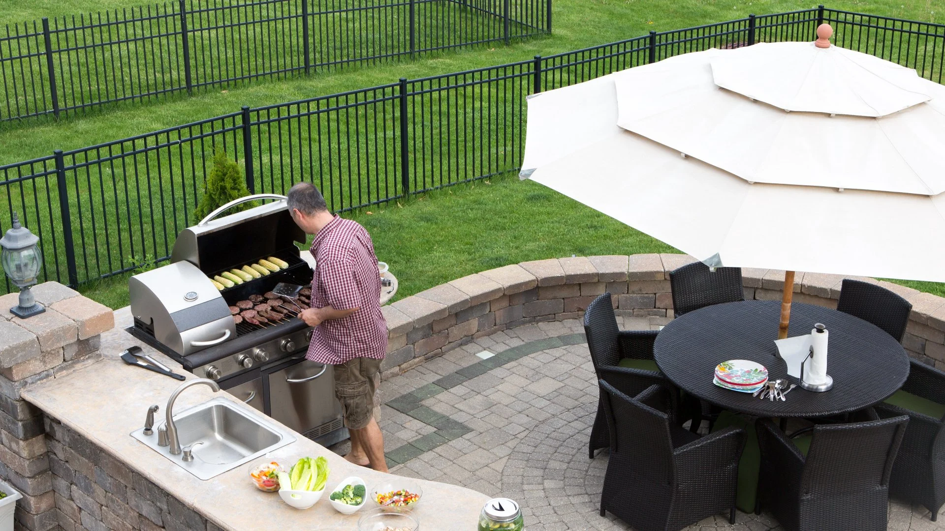 Banner Outdoor Living Kitchen Hardscape