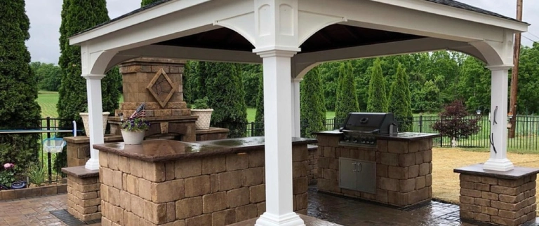 Outdoor kitchen built on patio in Clinton, NJ.